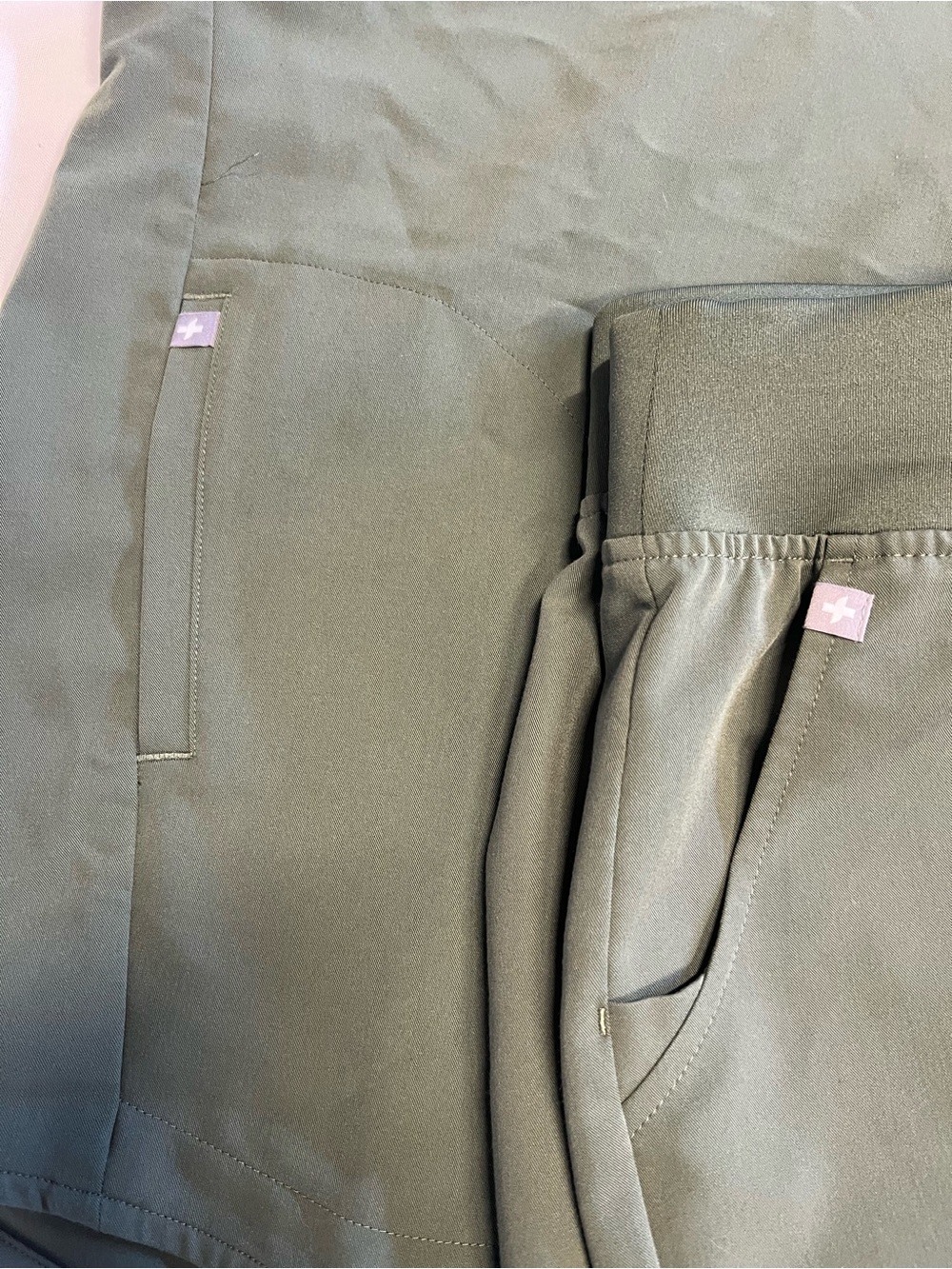 Figs scrub set in olive - Picture 2 of 5